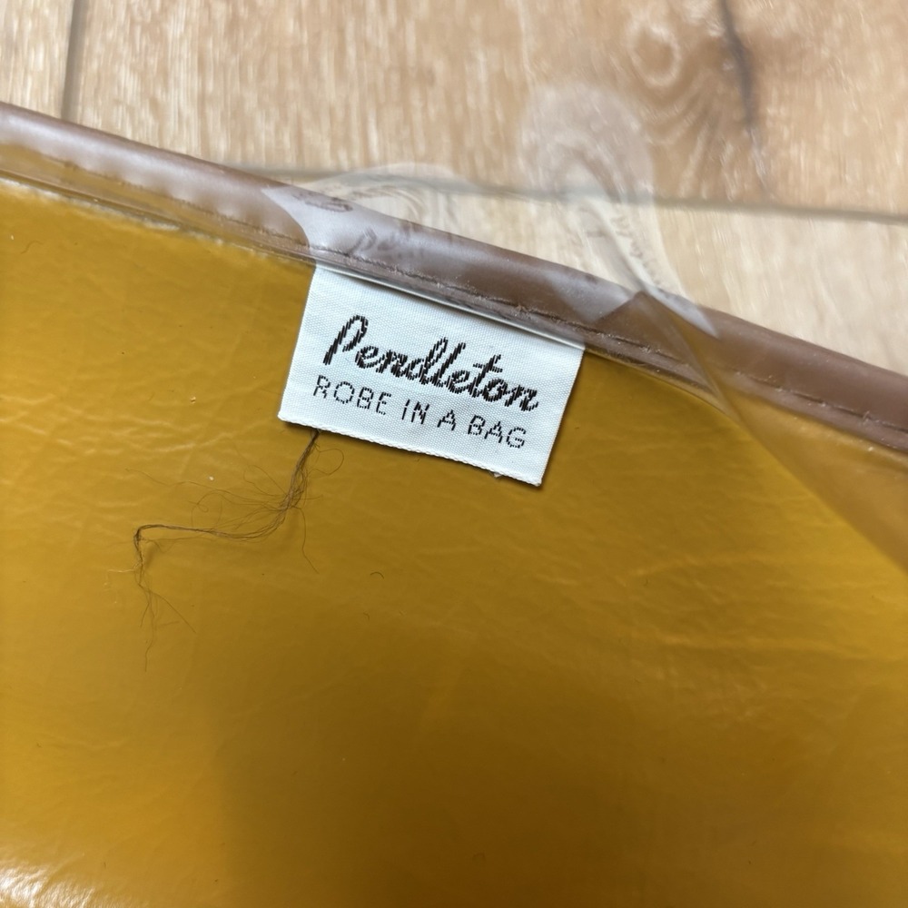 VTG Pendleton Virgin Wool Plaid Stadium Blanket Robe in a Bag Case Seat Cushion - Picture 8 of 15